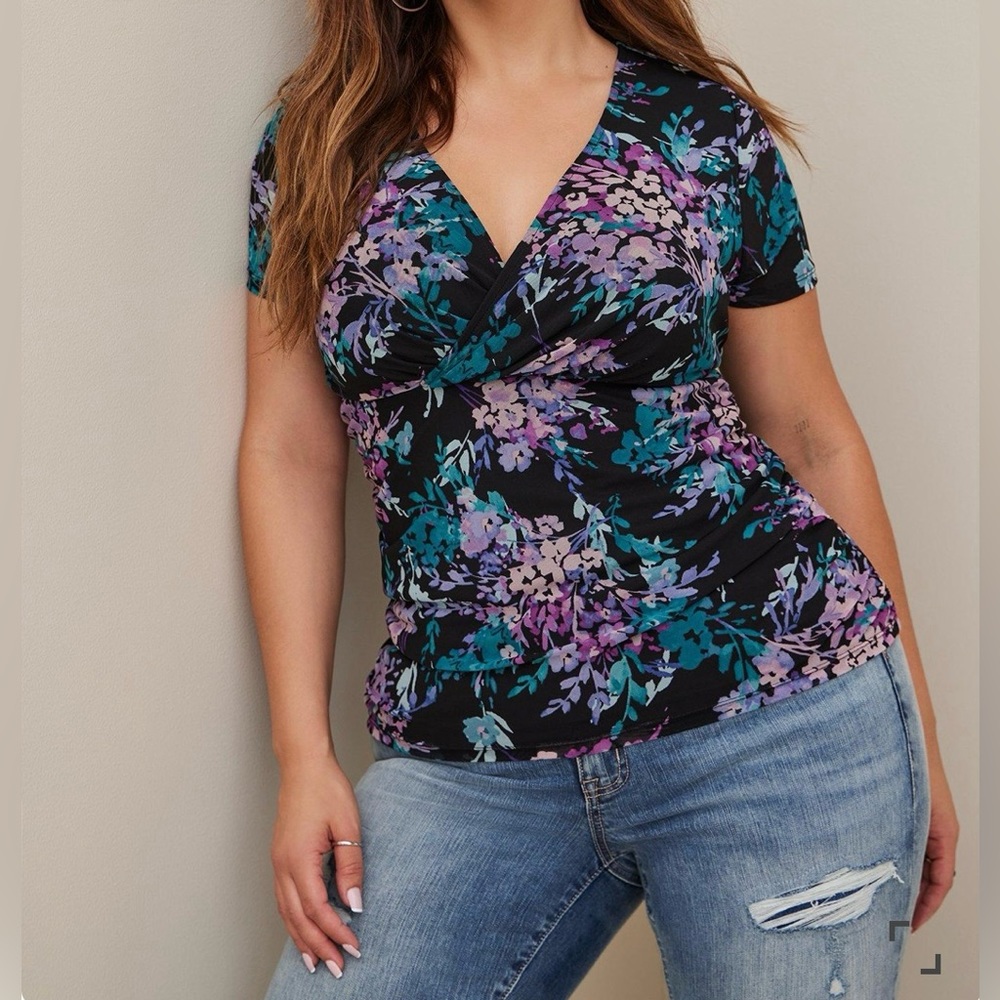 🆕NWT🔖Torrid Surplice Neckline Shirred Top - 5x